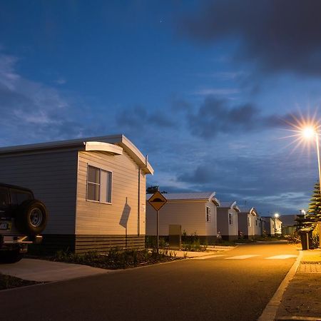 Nrma Stockton Beach Holiday Park Hotel Quarto foto