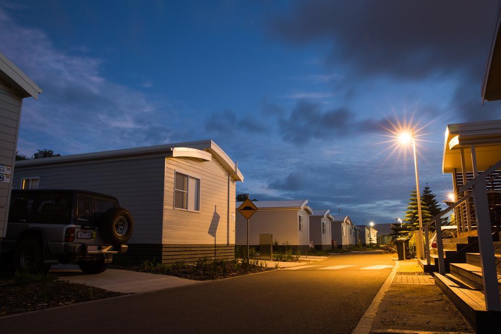 Nrma Stockton Beach Holiday Park Hotel Quarto foto