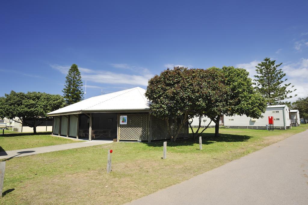 Nrma Stockton Beach Holiday Park Hotel Exterior foto